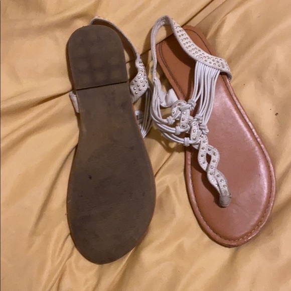 Tan strap sandals with white strap - Picture 3 of 4